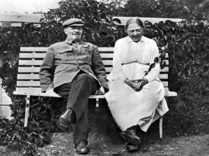 Ленин и Н. К. Крупская в Горках, осень 1922