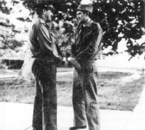 Кабул. 1983 год. Полковник Самарин С.Н. беседует с офицером из группы генерала Модяева